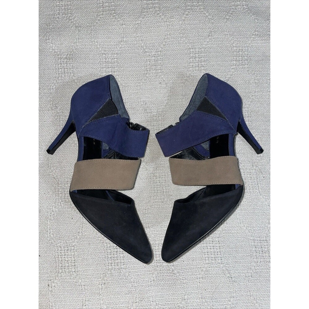 Trina Turk Women’s Dress Heels Size 6 M Blue Tan Black Leather Business Formal